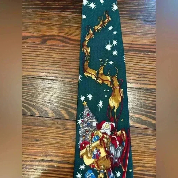 CC Hughes 100% Silk Santa’s Sleigh Reindeer Green Christmas Men’s Neck Tie - Picture 2 of 6